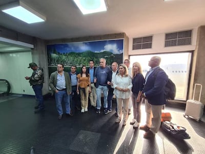 Régimen de Maduro niega entrada y expulsa a eurodiputados y observadores independientes