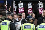 Extremistas de derecha chocan con antifascistas en Londres