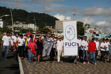 Con marcha en la cinta costera celebran el día del 'bastón blanco'