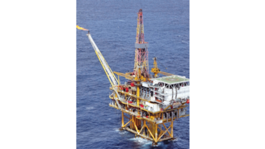Precio del barril de petróleo cae por disputa entre EU y China