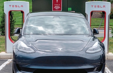 Tesla llama a revisión a 54 mil autos en Estados Unidos 