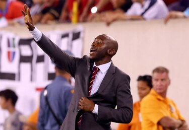 Costa Rica ratifica al técnico Wanchope tras fiasco en Copa Oro
