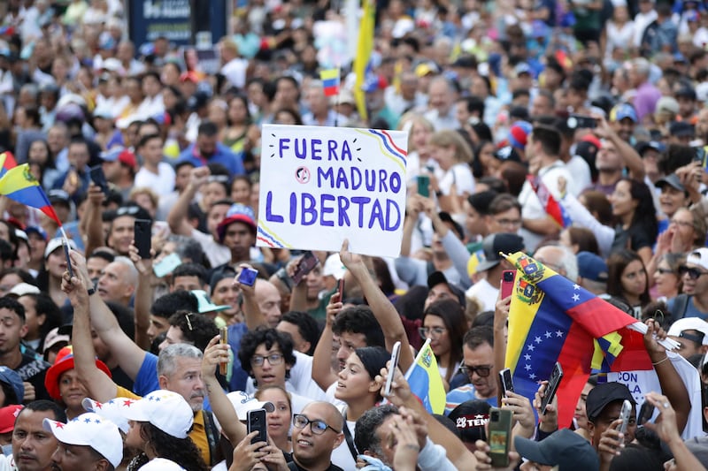 Veteranos perredistas, entre los ‘invitados’ de Panamá por el régimen de Maduro