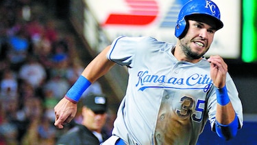 Reales y Padres se pelean al inicialista Eric Hosmer
