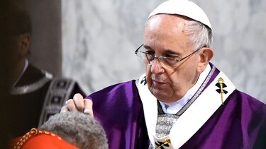 Varela participa en misa de Miércoles de Ceniza oficiada por el Papa