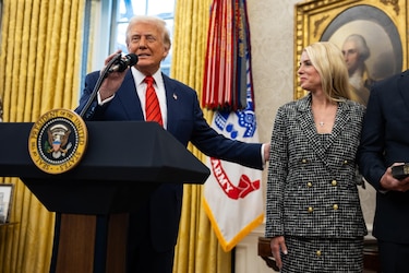‘¡Ya no quiero su apoyo!’, dice Trump a seguidores que critican su manejo del caso Epstein