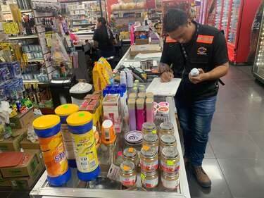 Realizan decomiso masivo de productos vencidos en varios comercios en Chiriquí