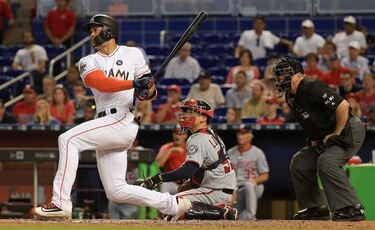 Marlins remontan ante Nacionales