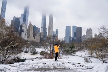 Nieve y gélidas temperaturas persisten en gran parte de Estados Unidos