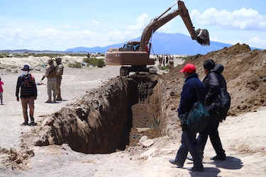 Chile ampliará zanja en frontera con Bolivia para frenar migración irregular
