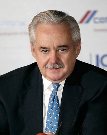Cemex busca nuevo líder