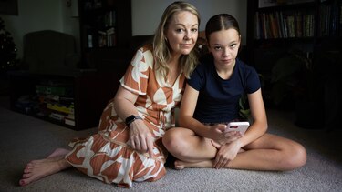 "Puse una foto de mi madre delante de la cámara y me dijo 'gracias por verificar tu edad'", los desafíos que enfrenta Australia para implementar la prohibición del acceso de los menores de 16 años a las redes sociales