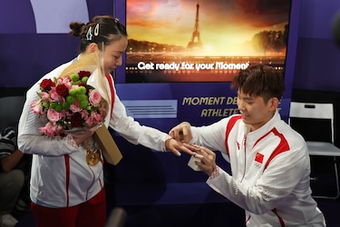 Emotivo momento en París 2024: atleta recibe propuesta de matrimonio tras ganar oro