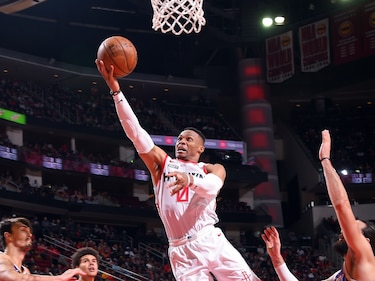 Harden y Westbrook siguen fino en la NBA con actuaciones estelares