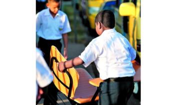 Distribuirán sillas en escuelas públicas