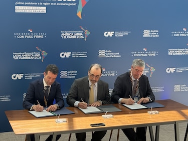 Indra Group y CAF firman un acuerdo estratégico para acelerar la digitalización de los servicios públicos en los países miembros