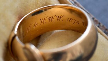 El 'Indiana Jones' del mundo del arte halla anillo robado de Oscar Wilde