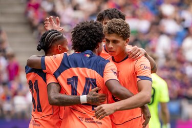 Plácida victora del Barcelona en el estreno goleador de Adeyemi y Bisiwu