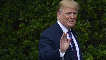 Patrimonio del presidente Donald Trump toca su nivel más bajo desde la campaña