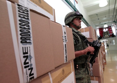 Incendian por segunda vez en un día boletas electorales en el sur de México