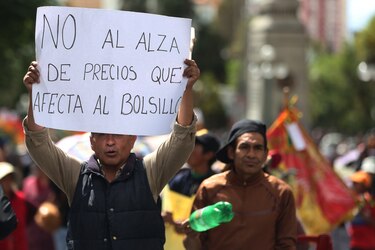 Mayor sindicato obrero boliviano confirma huelga contra el retiro del subsidio a combustibles