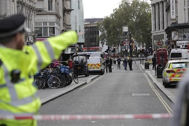 Apuñalados dos policías en el centro de Londres