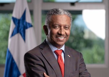 Eduardo Ortega Barría se mantendrá como secretario nacional de la Senacyt