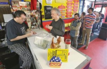 Chicago está de luto por el cierre de Hot Doug´s