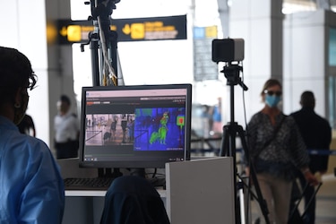 Registro ‘online’ y mascarilla serán obligatorio para abordar un avión