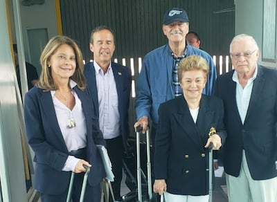 Expresidentes, miembros de la misión de Observadores del Grupo IDEA, se bajan del vuelo 223 que se dirigía hacia Venezuela