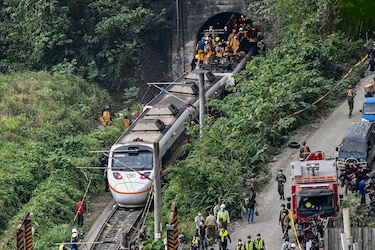 Al menos 50 personas mueren en accidente de tren en Taiwán