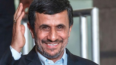 ¿Cómo se convirtió el expresidente iraní Ahmadineyad en uno de los misterios más extraños de la guerra en Irán?