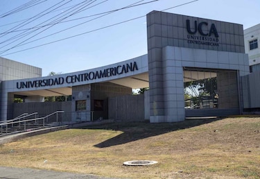 Estudiantes alarmados tras ser congeladas las cuentas de la universidad UCA en Nicaragua