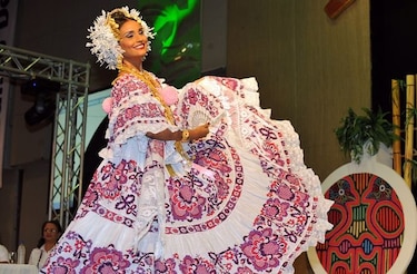 Encuentro folclórico para conmemorar el Día Mundial del Folclore
