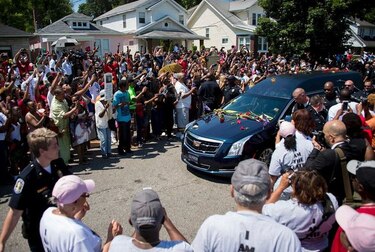 Último saludo para Muhammad Ali; bajo las flores y la gloria eterna