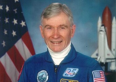 Muere el astronauta John Young, pionero de las salidas al espacio