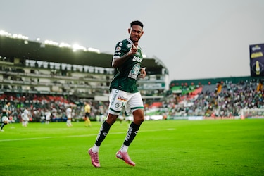 El panameño Ismael Díaz sigue enamorando con goles en el León
