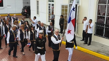 Panamá le rinde homenaje a los símbolos patrios