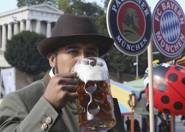 Bayern Múnich saca tiempo para participar en el festival de la cerveza