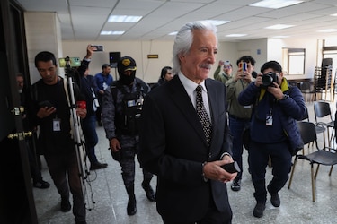 El periodista José Rubén Zamora sale de prisión tras recibir arresto domiciliario