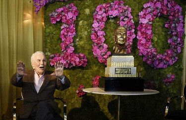 Kirk Douglas celebra 100 años de vida
