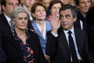 Candidato presidencial, François Fillon, en la cuerda floja en Francia tras nuevas revelaciones