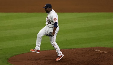 Aplazan para mañana martes el tercer partido de la Serie Mundial por lluvia