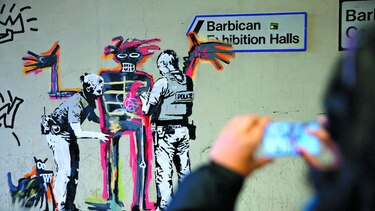 Banksy homenajea a Basquiat con nuevos murales