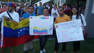 Venezolanos se reúnen en la cinta costera para exigir referendo contra Nicolás Maduro; también protestan en otras 65 ciudades del mundo