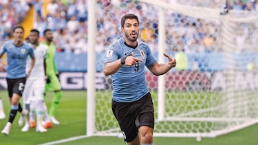 Uruguay y Rusia avanzan a los octavos de final