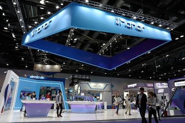 Huawei vende su marca Honor, agobiado por las sanciones de Estados Unidos
