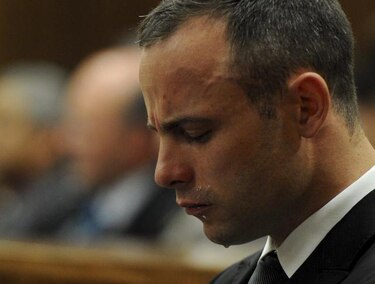 Oscar Pistorius sale de su silencio con cuatro tuits