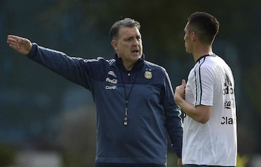 Martino y Argentina van por los seis puntos ante Chile y Bolivia