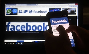 Facebook suspende a firma vinculada a recolección de datos